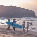 - Agua - Surf & Yoga *
